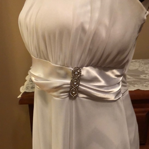 Beautiful Dress! - Picture 3 of 4